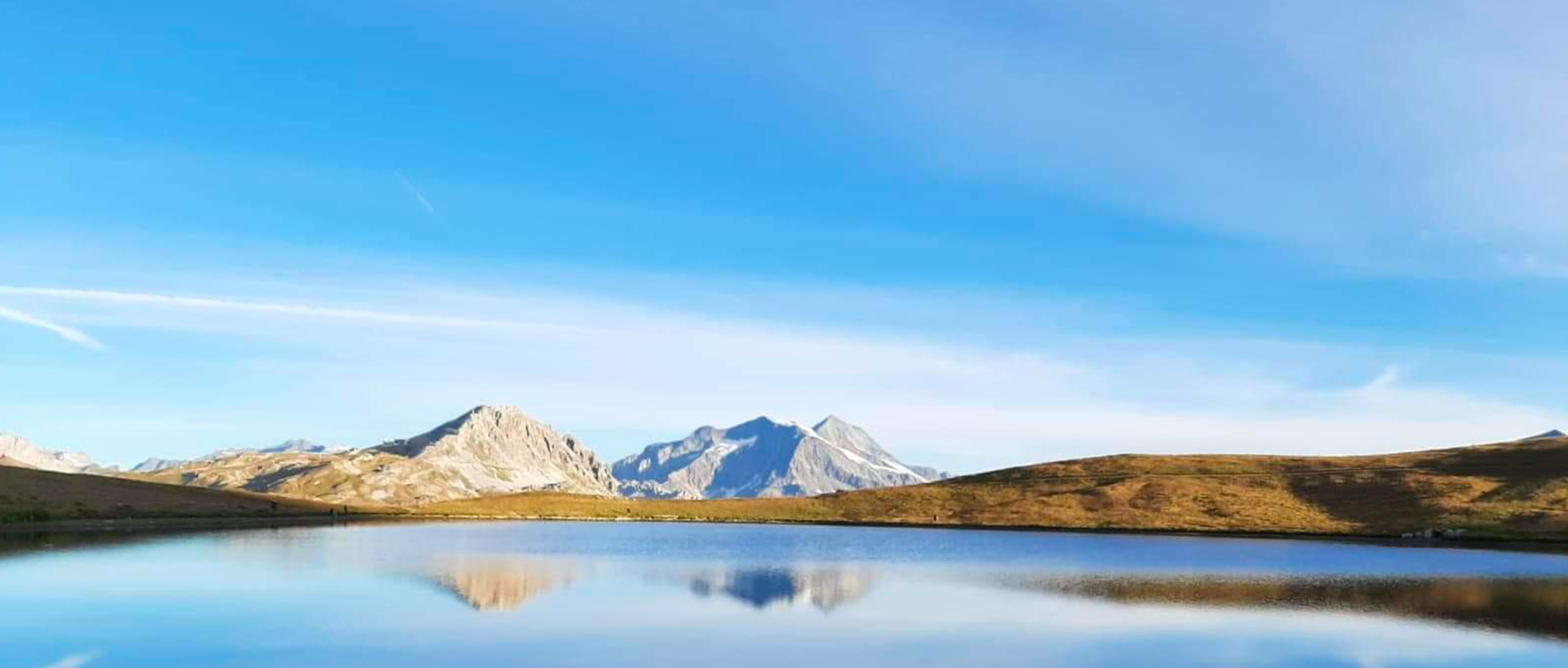 panorama lac de montagne